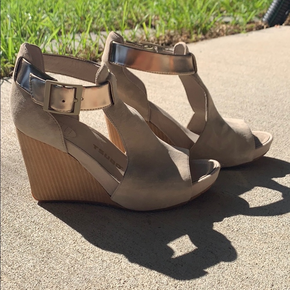 Tsubo Suede Wedges
